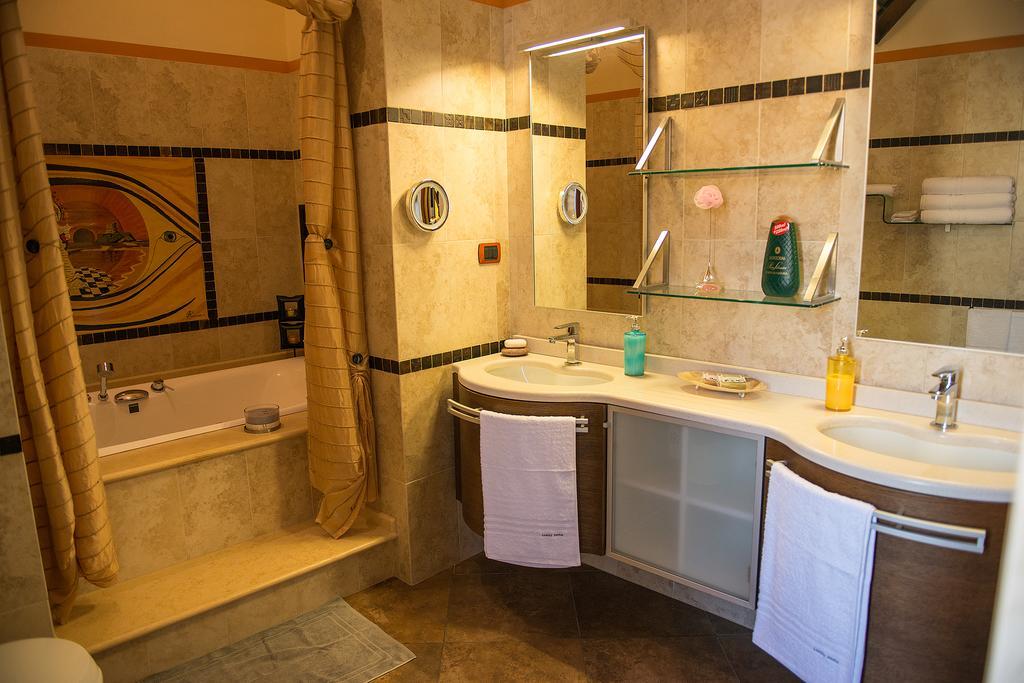 Luxury Home Bosa Apartment Экстерьер фото